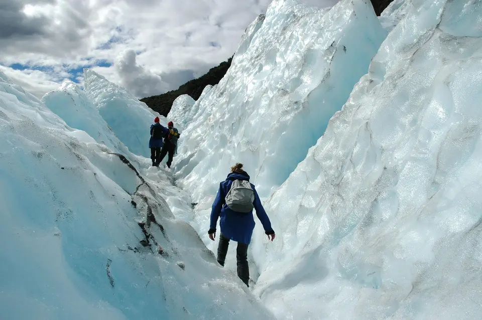 蓝冰洞安全许可与冰川活动参考照片